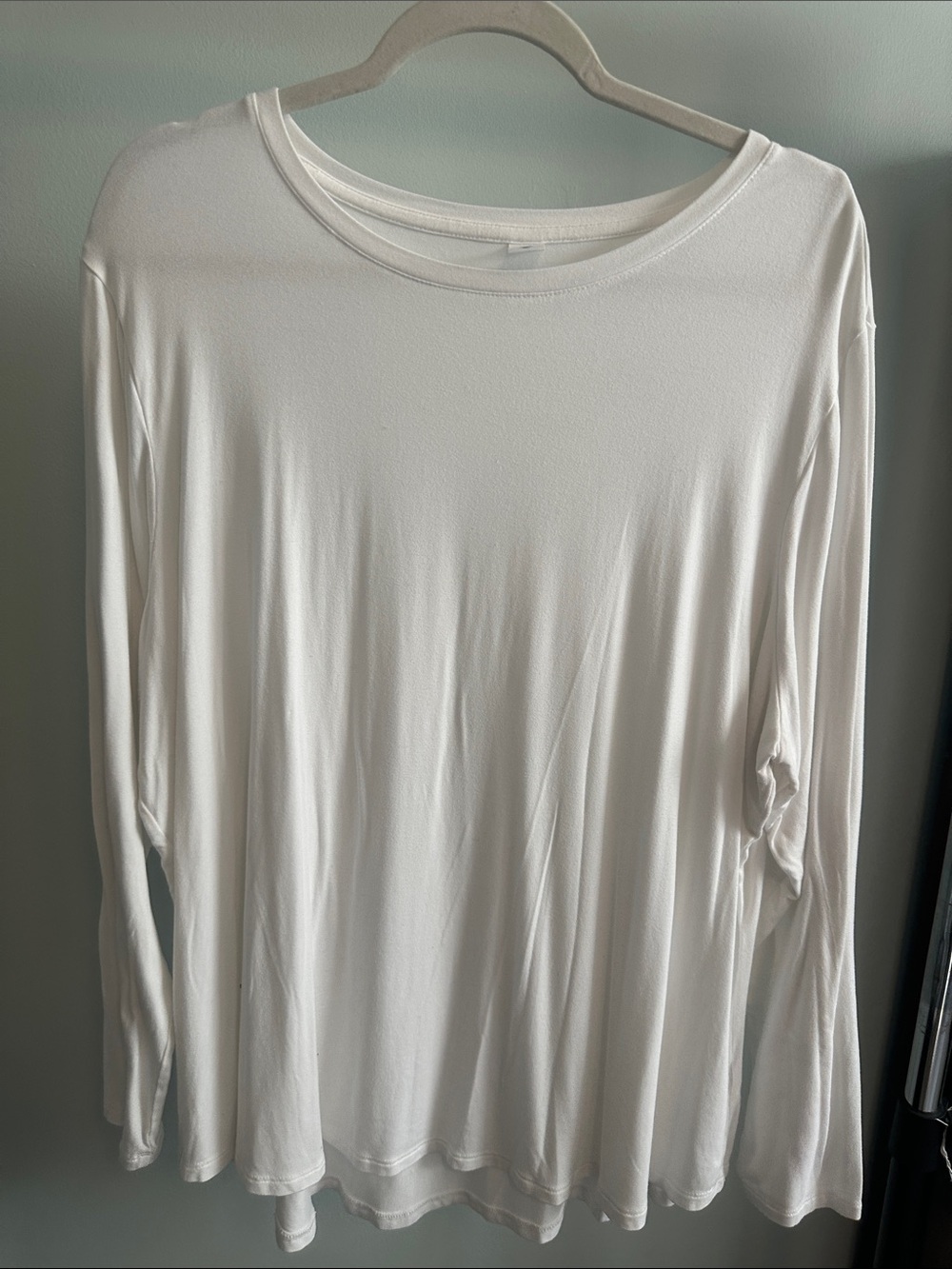 Old Navy White Long-Sleeve Crewneck Top